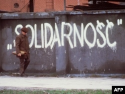 Natpis "Solidarnost" na zidu u Gdanjsku, 25. avgust 1980.