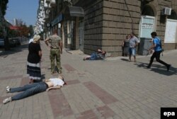 Morți și răniți în centrul Donețkului, după un atac cu mortar al armatei ucrainene, 14 august 2014.
