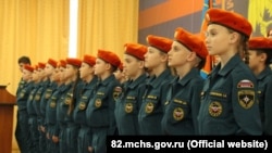 Посвящение учащихся пятого класса Симферопольской академической гимназии в российские кадеты, октябрь 2017 года