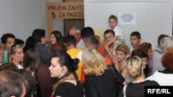 Gužve kada je počelo izdavanje biometrijskih pasoša - iz arhive