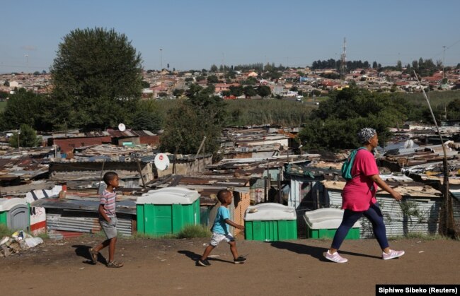 Трущобы Соуэто, района нищих поселений вблизи Йоханнесбурга, ЮАР