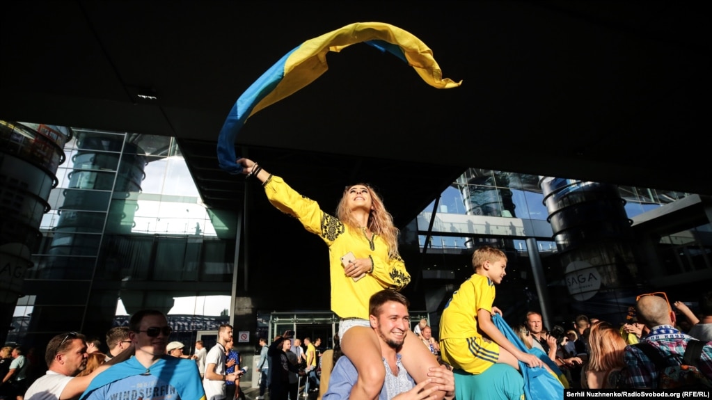 «Україна понад усе!» – скандували вболівальники