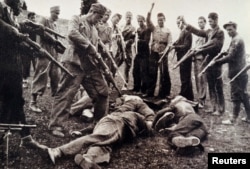 'Ne može se izjednačiti Bleiburg i Jasenovac, jer u Jasenovcu ni jedan ubijeni nije kriv za nikoga u Bleiburgu, a mnogi u Bleiburgu su krivi za mnoge u Jasenovcu.'(Na fotografiji ustaše ubijaju pored Save, 1945)
