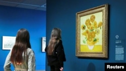 Другая картина Винсента Ван Гога "Подсолнухи" в Амстердаме