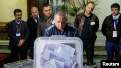 Ovo je bilo prvi put da se u Moldaviji od nezavisnosti, predsjednik bira direktnim putem