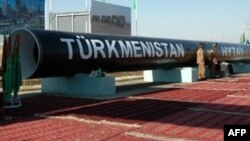 Часть строящегося газопровода Туркменистан - Китай. 30 августа 2007 года.