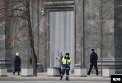 Вход в здание ФСБ после акции Павленского