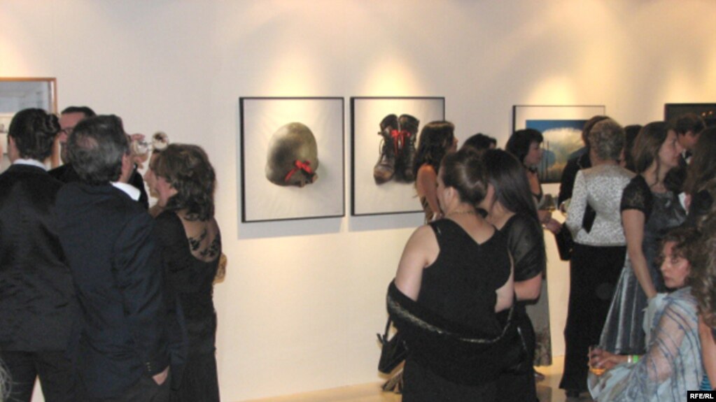An Auction Of Contemporary Iranian Art At The Magic Of Persia Art Gallery In Dubai Last An Auction Of Contemporary Iranian Art At The Magic Of Persia Art Gallery In Dubai Last