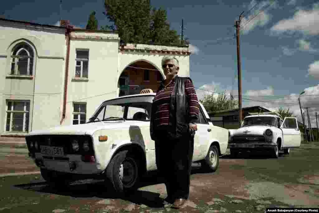 &quot;Тикуш&quot; &ndash; женщина-таксист, таких в Армении всего несколько