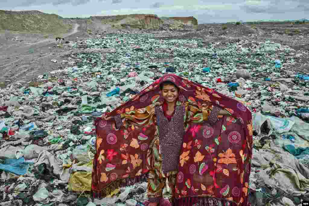 UNICEF's Photo Of The Year 2016 was taken by Iranian freelance photographer Arez Ghaderi and shows a girl atop a mountain of trash in Razavi Khorasan Province at an encampment for people of the Balochi tribe.