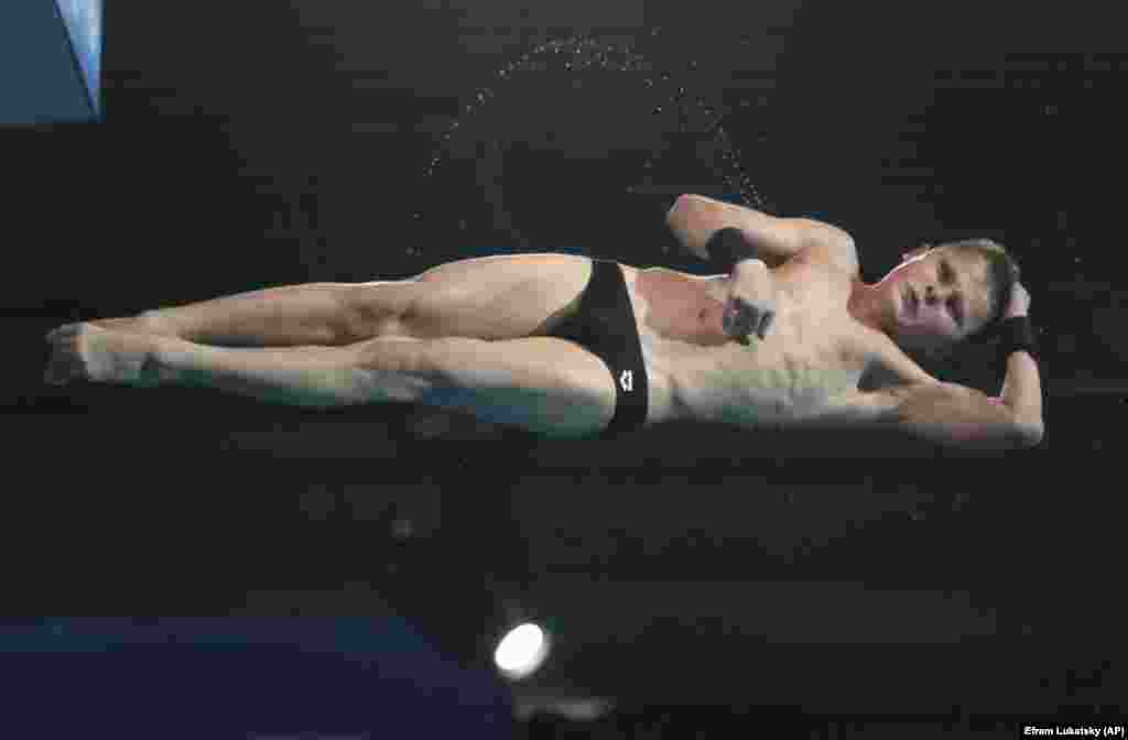 Ukraine&#39;s Oleksiy Sereda, 13, competes on his way to win the gold medal in the 10-meter platform final at the European Diving Championship in Kyiv on August 11. (AP/Efrem Lukatsky)