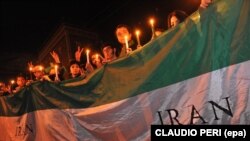 تجمع اعتراضی دانشجویان در مقابل سفارت جمهوری اسلامی در رم