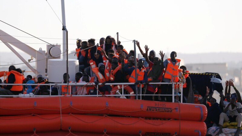 Italija zabranila brodu sa 100 migranata da uplovi u njene vode