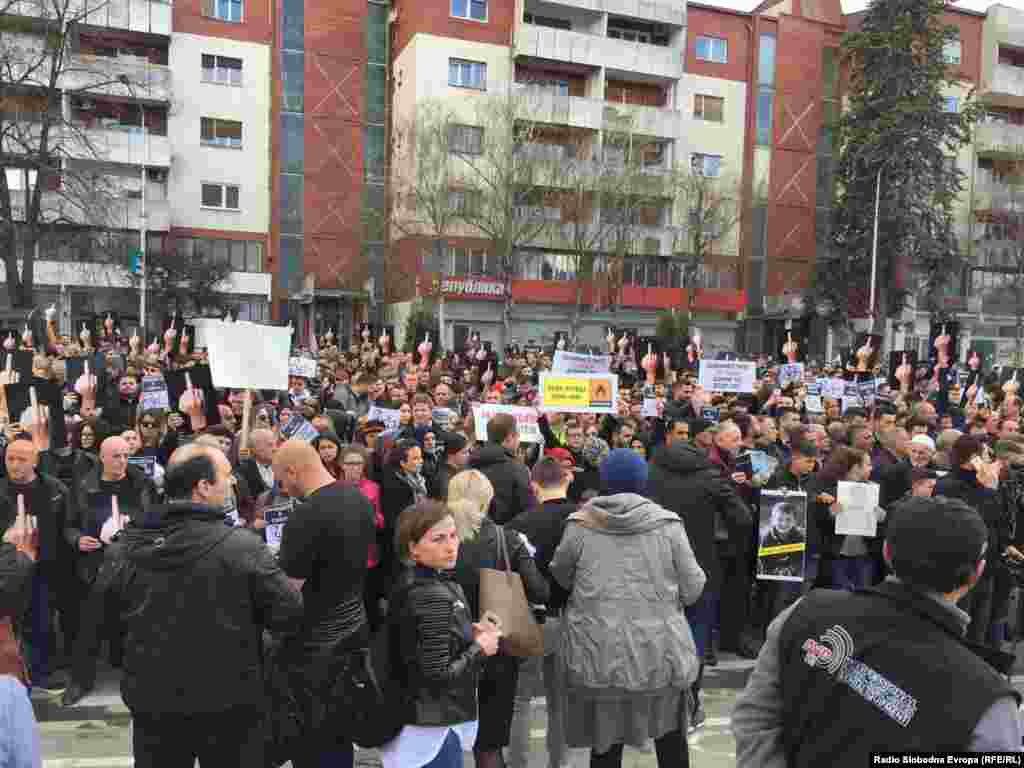 МАКЕДОНИЈА - Бобан Илиќ обвинет за тешки дела против безбедноста на луѓето и имотот во сообраќајот, во случајот со четиригодишниот Алмир од Куманово, повторно е осуден на шест години затвор. Ова е втора иста пресуда за него откако Апелациониот суд го врати случајот на повторно судење.