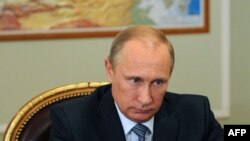 Preşedintele rus Vladimir Putin la o şedinţă dedicată sancţiunilor europene, 29 iulie 2014