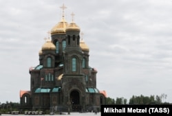Catedrala Învierii lui Hristos, Catedrala Principală a Forțelor Armate Ruse, sfințită în orașul Kubinka. Catedrala și muzeul adiacent au fost construite în Patriot Park pentru a marca cea de-a 75-a aniversare a victoriei din cel de-al Doilea Război Mondial.