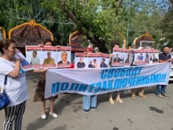 Акция протеста у представительства ООН в столице с требованием освободить политических заключенных в Казахстане, 7 августа 2020 года.