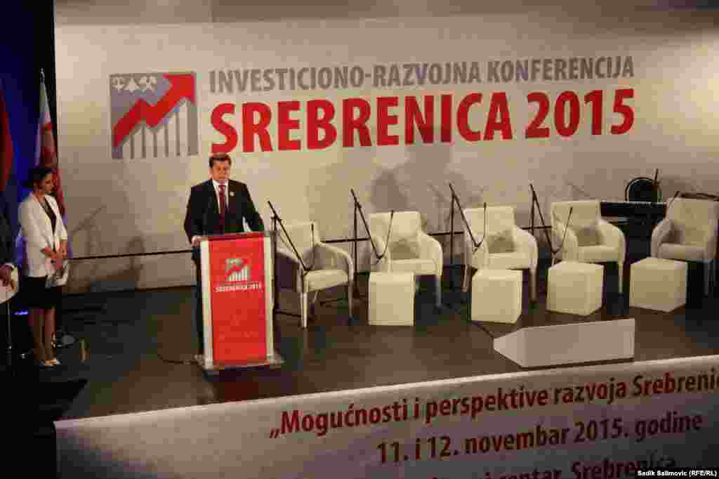 Predsjednik Opštine Srebrenica Ćamil Duraković na investicijskoj konferenciji.