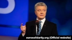 Порошенко застеріг владу «від тиску на українські патріотичні телеканали»