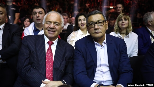 В феврале 2018 года Гафур Рахимов (справа) был назначен временным президентом AIBA.