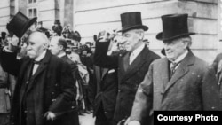 Слева направо: премьер-министр Франции Жорж Клемансо, президент США Вудро Вильсон и премьер-министр Великобритании Дэвид Ллойд Джордж во время Парижской мирной конференции, 1919 год 