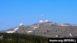Радиолокационные станции на горе Бедене-Кыр, иллюстрационное фото