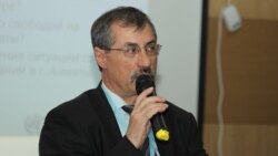 Kazakh human rights campaigner Yevgeny Zhovtis (file photo)