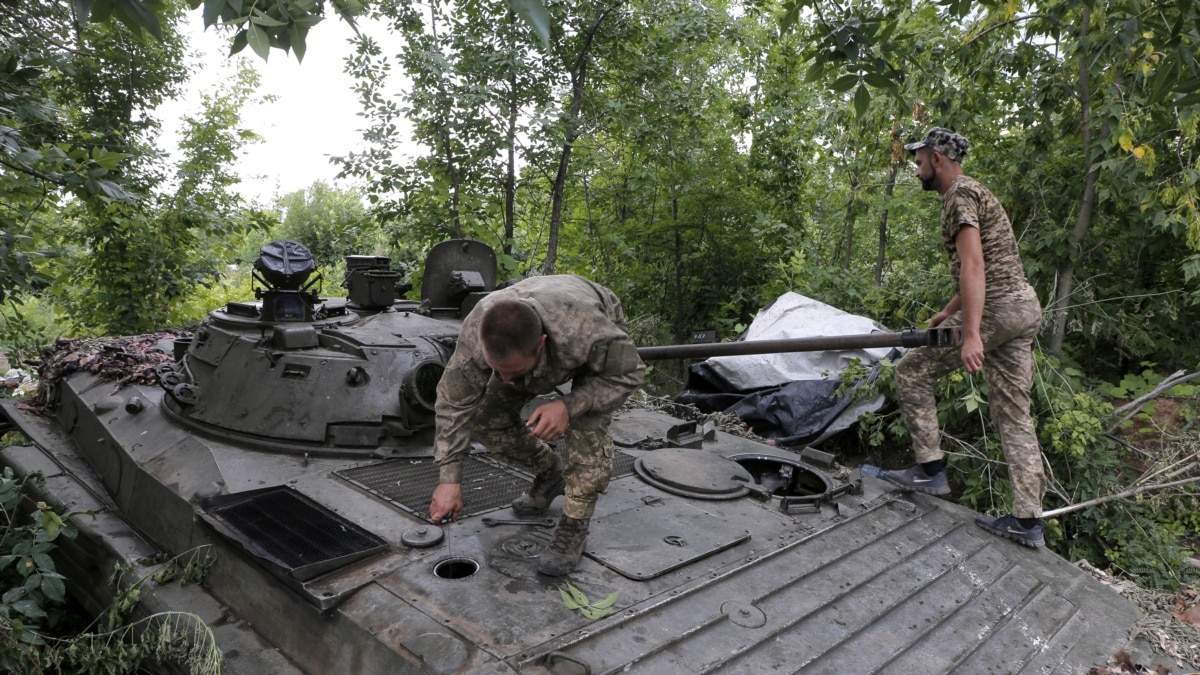 ukraine conflict vehicles donbas armored damaged