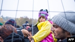 Мигранты и беженцы на границе Словении и Австрии. 