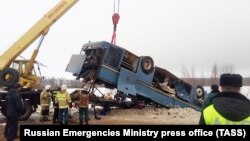 За попередніми даними, водій автобуса не впорався з керуванням, внаслідок чого транспортний засіб перекинувся