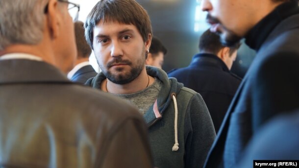 Антон Наумлюк на открытии фотовыставки о Крыме