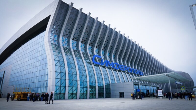 В аэропорту Симферополя Россия открыла пограничный КПП: рискнут ли теперь летать за границу?