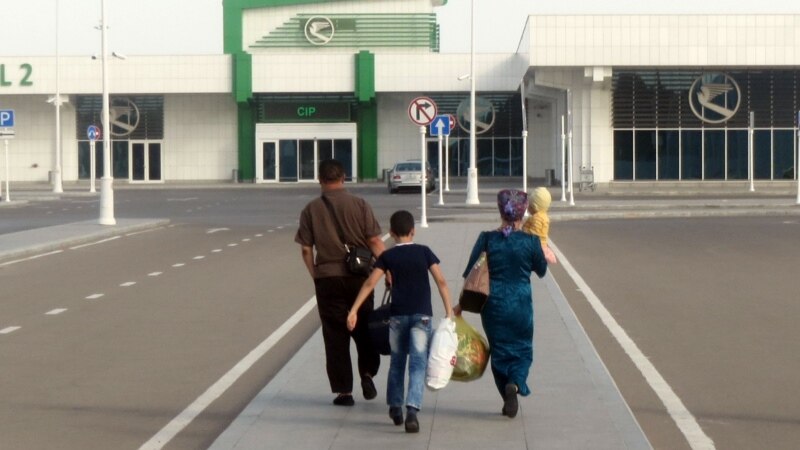 Türkmenistanlylar ýurda dolanmak üçin $3000-e çenli 'para bermeli bolýar'