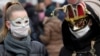 Карнавал в Венеции-2020: карнавальные маски в сочетании с медицинскими