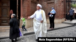 Georgia -- Muslims pray outside a mosque in Tbilisi, 15Oct2013.