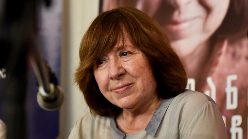 Laureata Premiului Nobel pentru Literatură, Svetlana Alexievici cere demisia președintelui Lukașenka