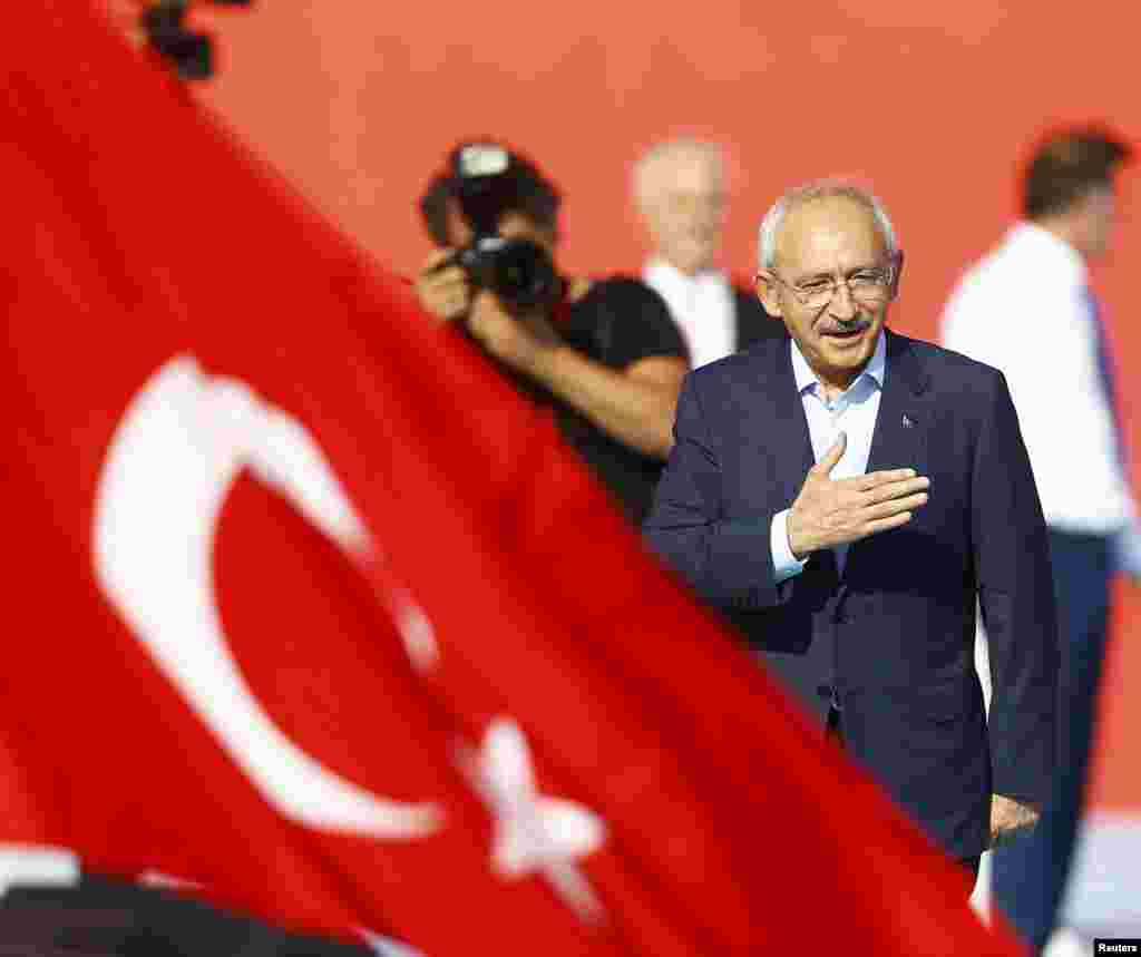 CHP lideri Kemal Kılıçdaroğlu da mitinqə gəlib