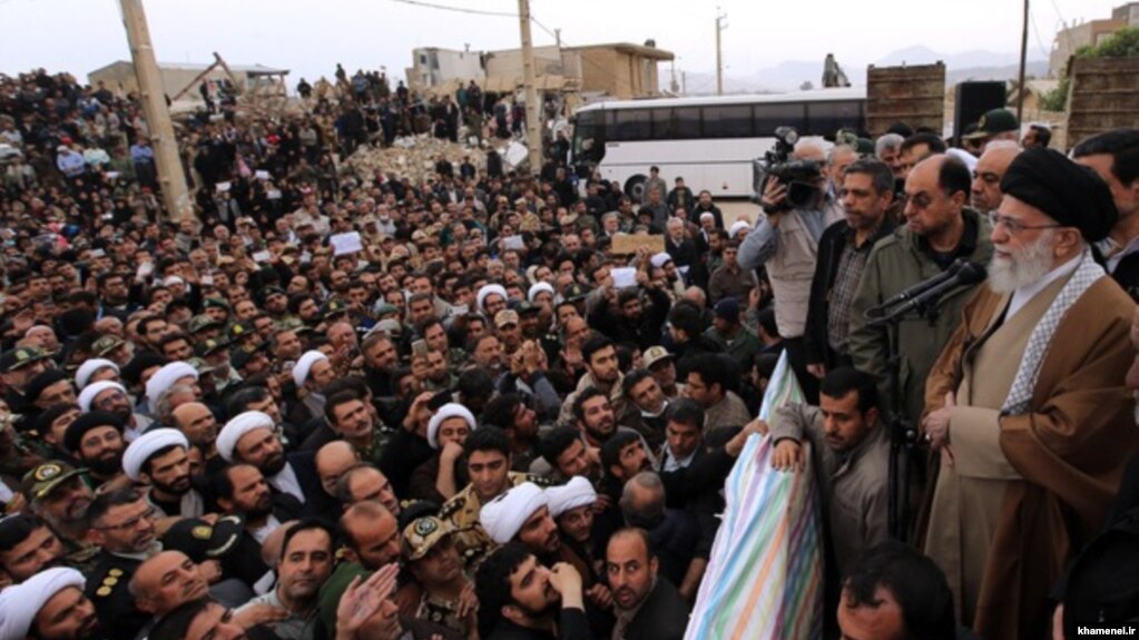 Supreme Leader Ayatollah Ali Khamenei visited earthquake-affected areas in Kermanshah Province on November 20. 