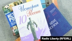 Российские учебники по истории. Архивное фото.