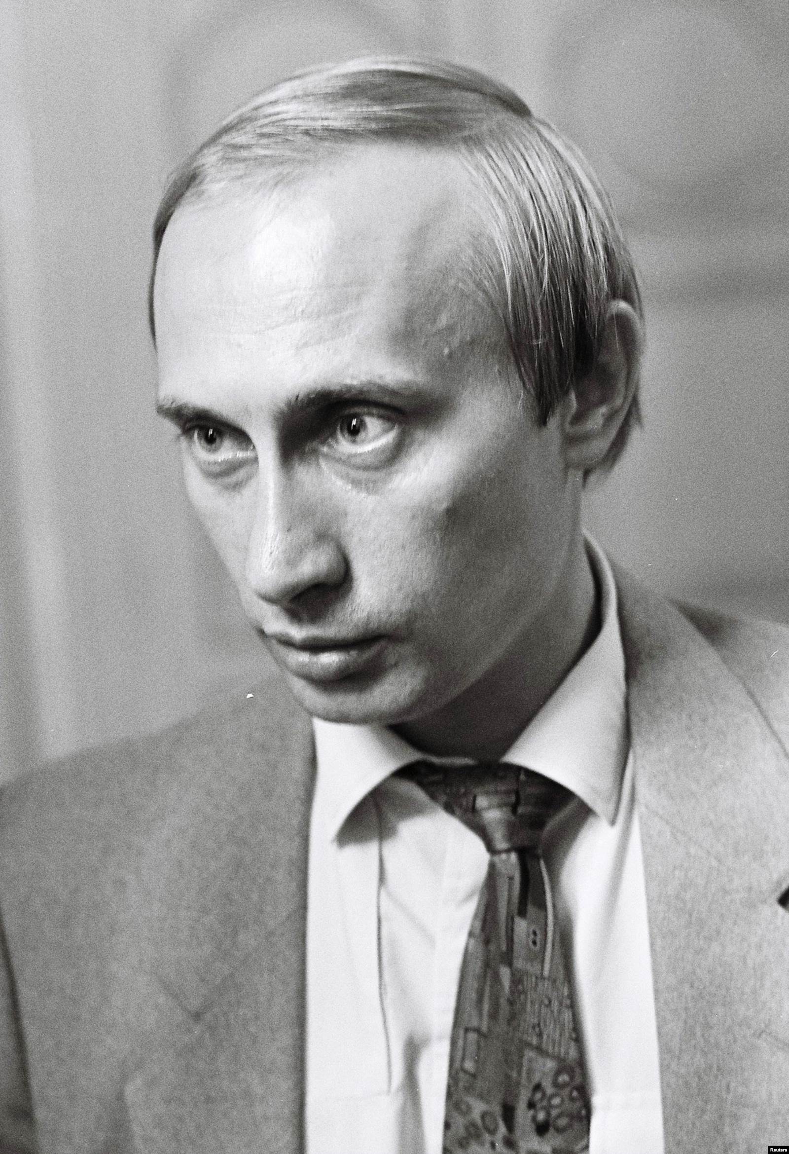 Владимирович фото. Владимир Путин 1998. Путин Владимир Владимирович 1999. Путин Владимир Владимирович 2000. Владимир Путин 1991.