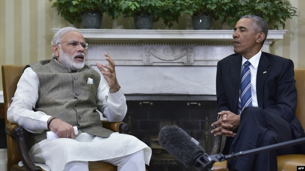 Barack Obama (djathtas) dhe Narendra Modi dje gjatë bisedimeve në Shtëpinë e Bardhë