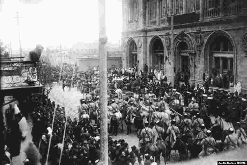 Bununla həm Azərbaycanın müstəqilliyi möhkəmlənib, həm də daşnak-bolşevik birləşmələrinin Bakı və ətraf rayonlardakı ağalığına son qoyulub. Sentyabrın 17-də isə Azərbaycan Xalq Cümhuriyyəti hökumətinin paytaxtı Gəncə şəhərindən Bakıya köçürülüb. Üç ay sonra isə ölkə parlamentinə seçkilər keçirilib.