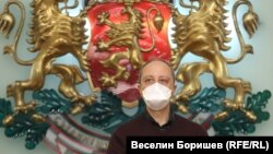 Хората, работещи в Министерски съвет, вече носят предпазни маски