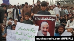 In an April 8 protest by the Pashtun Tahafuz Movement, women, children, and men held up photos, placards, or the natoinal ID cards of their missing family members.