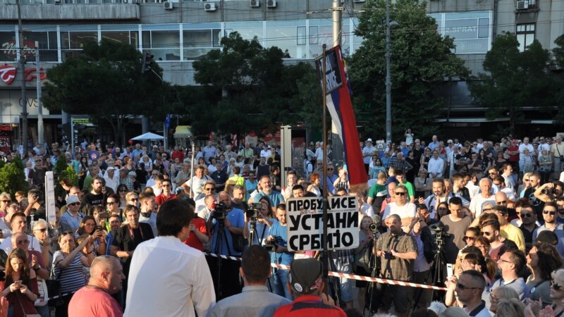 Policija potvrdila privođenje na protestu u Beogradu, ali ne zbog pištaljke