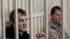 Зьміцер Дашкевіч і Эдуард Лобаў на судовым працэсе, 24 сакавіка 2011 г. 