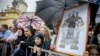 Верующие посещают богослужение во время открытия памятника митрополиту-архиепископу Украинской греко-католической церкви