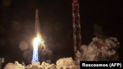 Анголаның тұңғыш байланыс спутнигін тіркеген "Зенит-ЗФ" зымыран тасығышының Байқоңырдан ғарышқа ұшырылған сәті. 27 желтоқсан 2017 жыл.