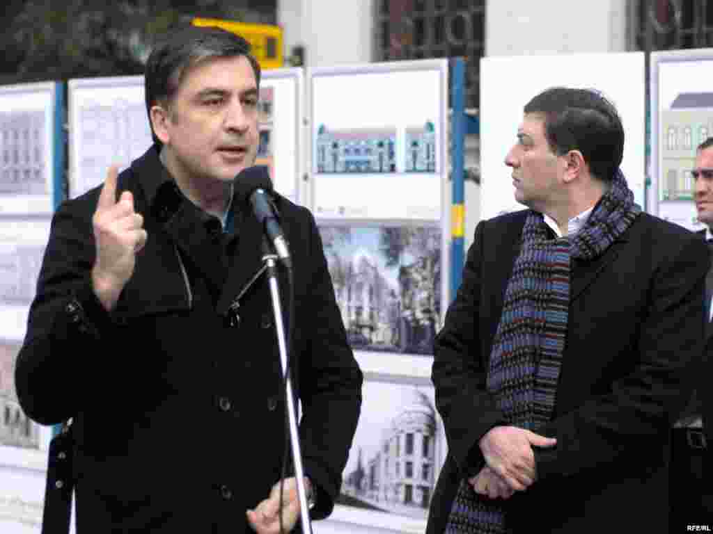 დავით აღმაშენებლის გამზირზე სარეაბილიტაციო სამუშაოები მიხეილ სააკაშვილმა გიგი უგულავასთან ერთად გახსნა