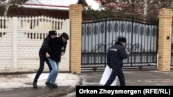 Polis Askhat Akhmedyarov-u saxlayarkən